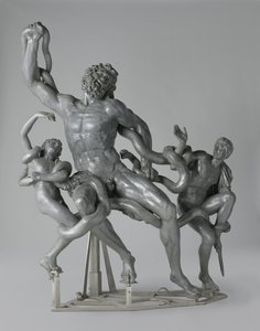 يقاتل كاهن طروادة Laocoön وأبناؤه دون جدوى ضد القوة الخانقة لثعباني بحر بواسطة فرانشيسكو ريغيتي